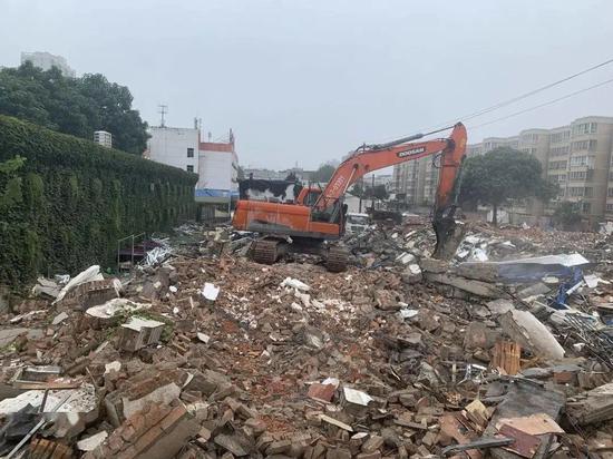 (图:西安市沙滹沱村涉及纬零街建设区域拆迁现场)
