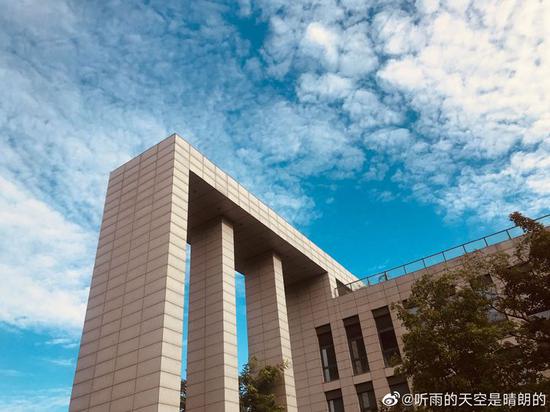天真蓝!(@听雨的天空是晴朗的)