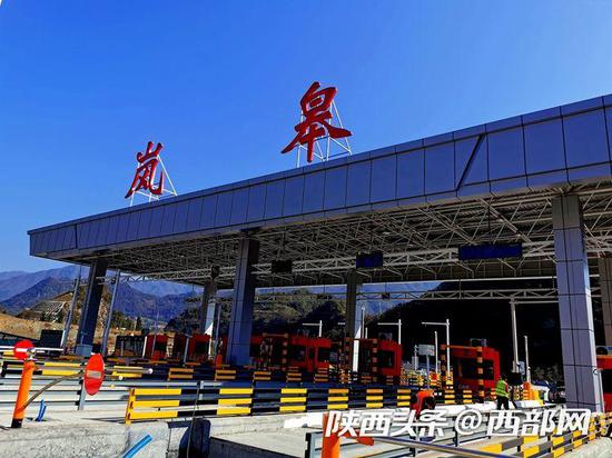 安岚高速岚皋县入口。