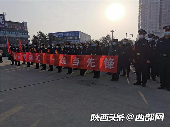 安康火车站举行春运服务旅客相关活动