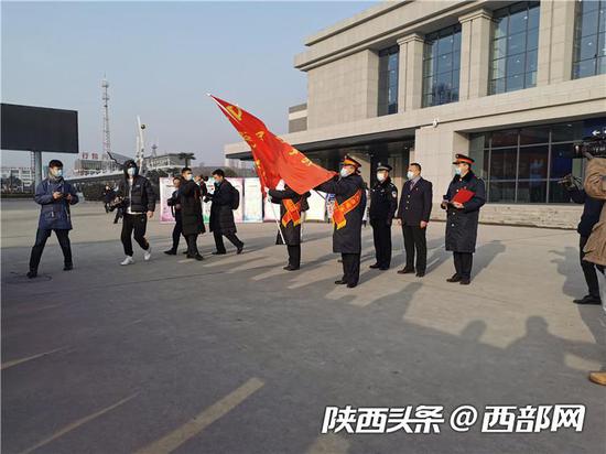 安康火车站举行春运服务旅客相关活动