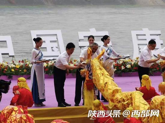 龙头点睛。