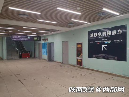 地铁免费接驳车。
