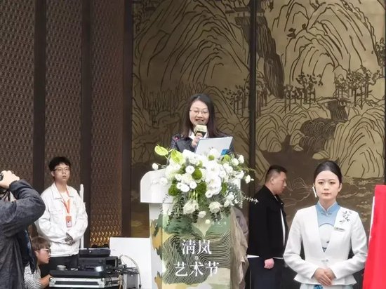 媒体人、本次艺术节策展人刘爽致辞