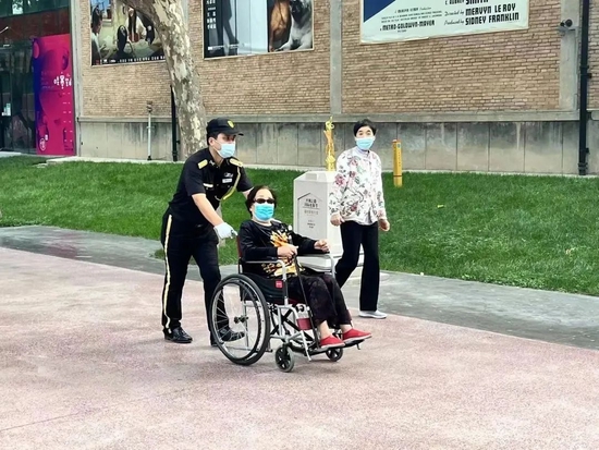 西影园区里的欧亚后勤人
