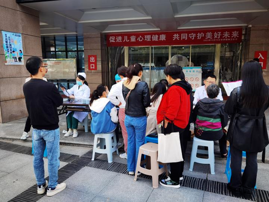义诊活动现场(西安市精神卫生中心供图)