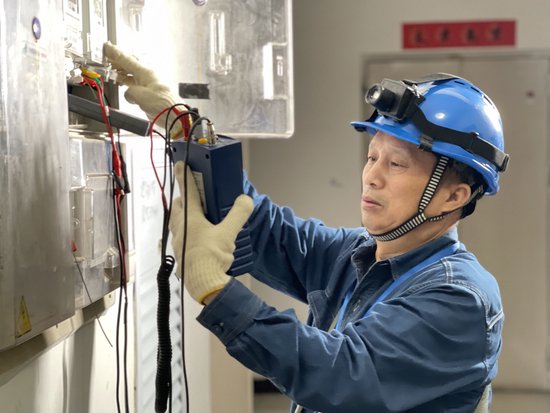 席绪良开展用电安全检查