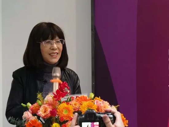 陕西省妇女书画协会会长袁大安致辞并宣布展览开幕