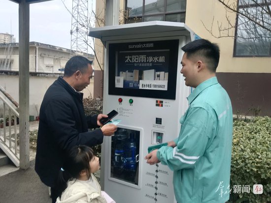 2月23日，国网陕西电力西乡县供电分公司城区中心电力人员在城北街道缤纷郡小区宣传安全用电知识。