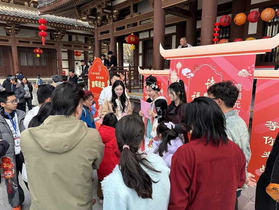 “诗满乐游”唐诗诵读区人气爆棚