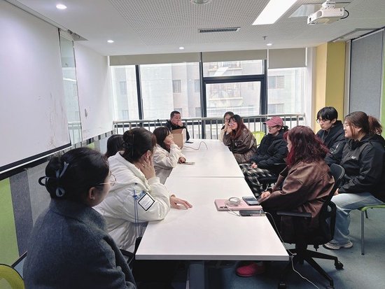 （图一）座谈会现场