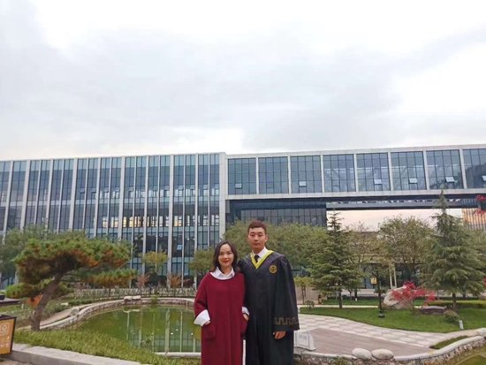 杨柳与恩师及伙伴合照