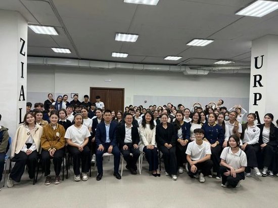 与IGS ZIYALY URPAQ国际学校学生交流