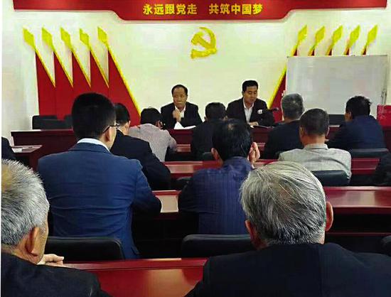 何村党支部党员活动现场。(资料图片)