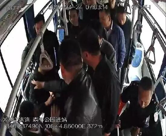 不明身份者毆打工作人員