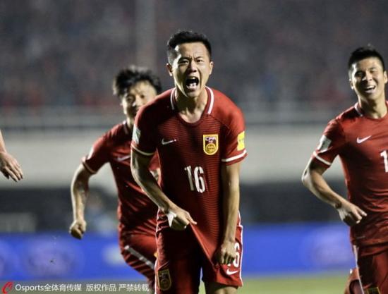 晋级在望!世预赛亚洲区40强赛生死战,国足2-0战胜卡塔尔,黄博文武磊建功。