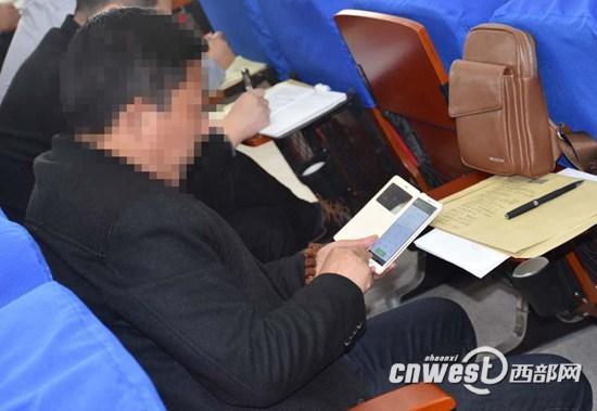 安康汉滨区石梯镇党政办主任王斌。