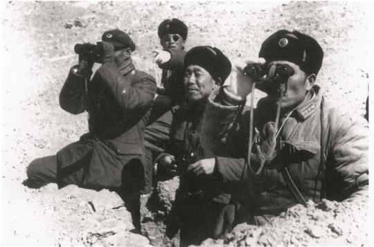 1962年新疆某边防团政委刘少稚在指挥中印自卫反击战
