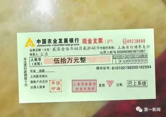記者在警方處了解到，王女士應(yīng)該是誤入了釣魚網(wǎng)站，隨后接到的所謂律師電話實(shí)際上騙子的同伙，目前警方已立案調(diào)查。