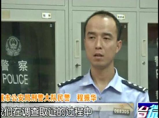 今年夏天，因?yàn)樘鞜幔簧偃送砩隙际情_(kāi)著窗戶睡覺(jué)，想要吹點(diǎn)風(fēng)涼快涼快，可是有人卻在一陣風(fēng)吹過(guò)之后，看到了“鬼影”出沒(méi)。