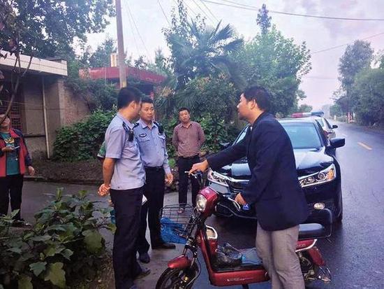 要不是民警及时阻拦，曹某的6万元就被骗走了