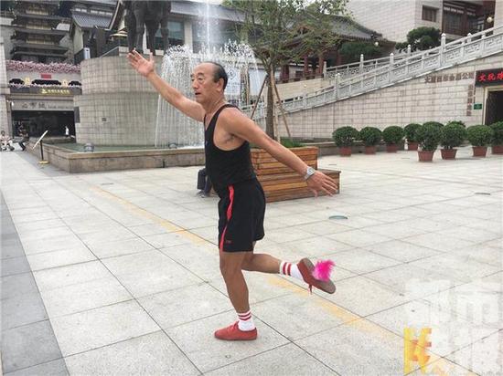 70歲大爺成“毽子達(dá)人”，想要挑戰(zhàn)吉尼斯紀(jì)錄。