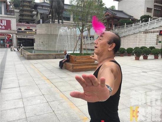 70歲大爺成“毽子達(dá)人”，想要挑戰(zhàn)吉尼斯紀(jì)錄。