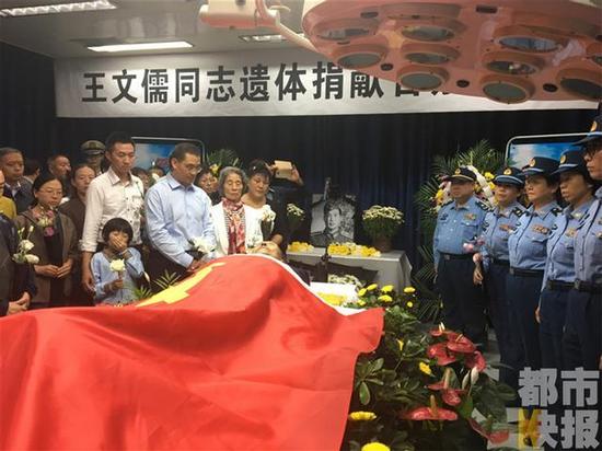 老人名叫王文儒，在8月17號的報道中，老人說自己被查出患有嚴重的疾病，他有一個心愿就是捐獻出自己的遺體。
