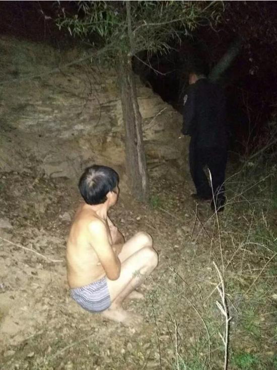 报警求助 中秋夜赤裸男子到处游走