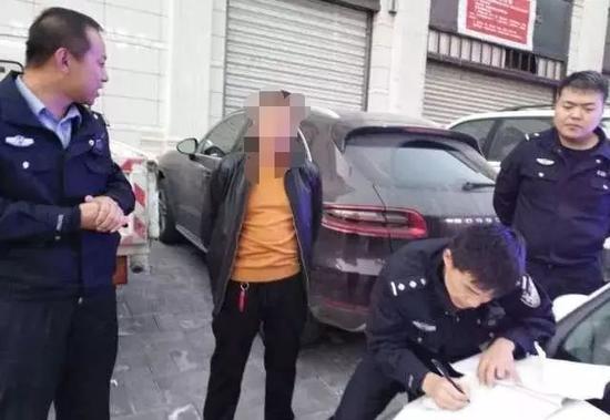 圖片為了保護(hù)車主的隱私，打馬賽克。