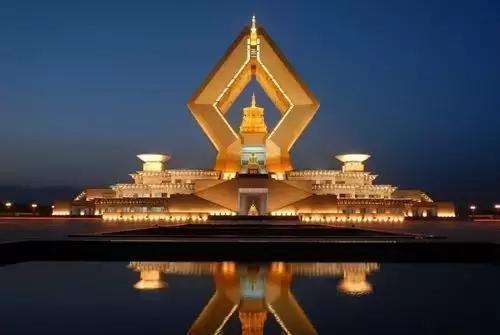 西安咸阳国际机场-法门寺城际铁路,经行礼泉、乾县、临平等,线路长度30公里,总投资45亿,预计2020年完工。