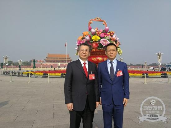 王永康走出人民大會堂