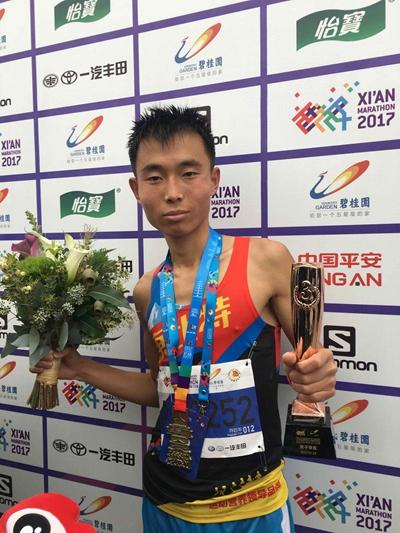 全程马拉松项目男子组第三名选手邱旺东