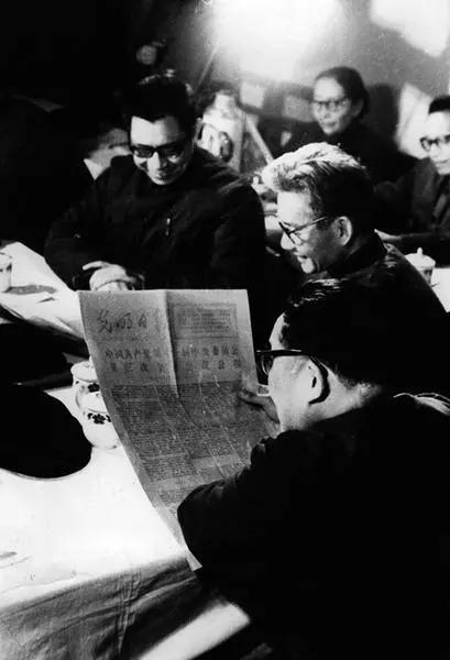 1978年12月26日，西安交通大学教师学习十一届三中全会公报。 白延生摄