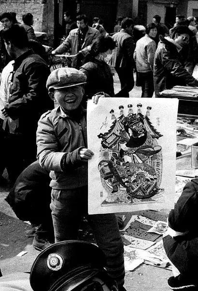 乡镇集市。(1985年) 秦人摄