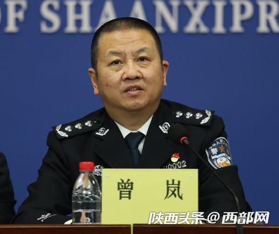 　陜西省公安廳黨委副書記、常務副廳長、新聞發言人曾嵐介紹省公安系統疫情防控工作有關情況。
