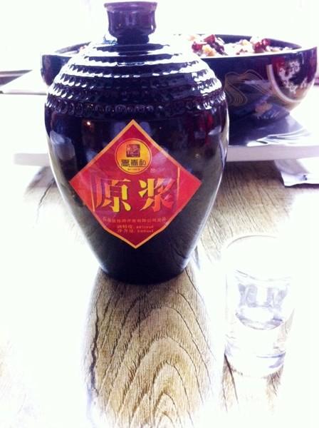 就鱼有肉,再配上这自酿的原浆酒,别说有多过瘾了,小伙伴们开整,太high了
