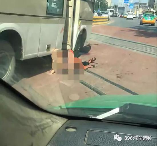 西安302路公交车发生恶性伤人事件 10人被捅