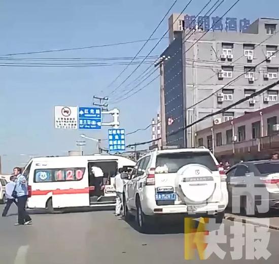 ▲救護(hù)車到達(dá)現(xiàn)場(chǎng)