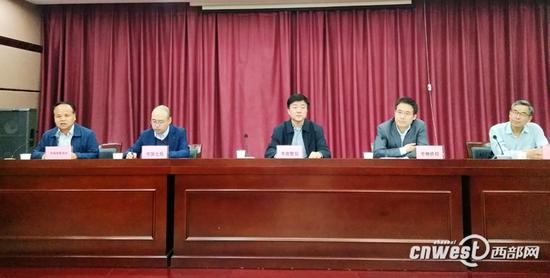 西安市政府新闻办召开新闻发布会,介绍一季度西安房地产情况。