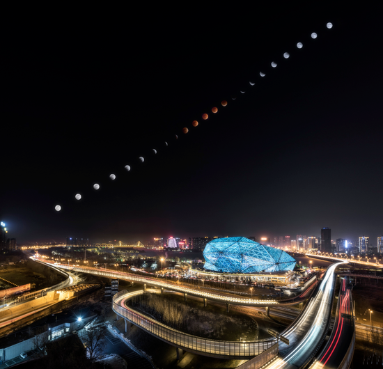 △ 辽宁省天文爱好者孙建鑫2018年1月31日在沈阳盛京大剧院拍摄的“月食项链”照片。(孙建鑫本人供图)