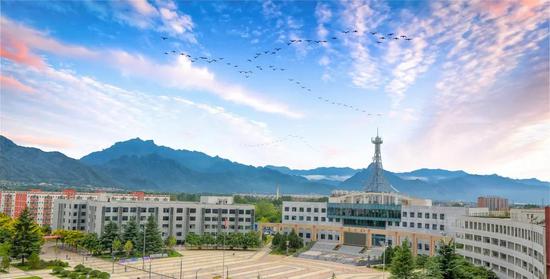西安明德理工学排名_西安明德理工学院隆重召开2020级高职新生开学典礼