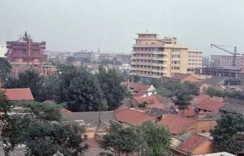 賣花生瓜子的小攤販