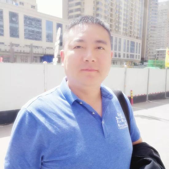 今年49岁的陈军，来自陕西咸阳。当时正在土耳其旅游。