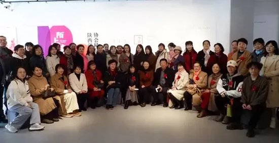 参展艺术家和嘉宾合影