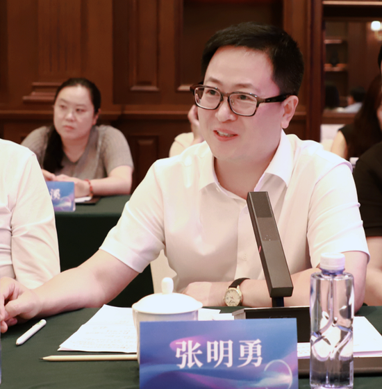 (图七) 明日之星教育基金会发起人、商会副会长张明勇