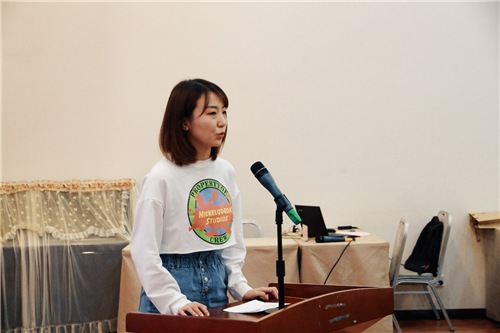 学生代表王冠珠发言
