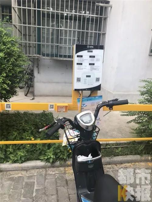 閻良區(qū)安監(jiān)局工作人員:“(我們)下一步準(zhǔn)備進(jìn)行全區(qū)充電樁的安全大排查。”