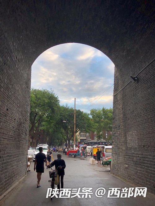 雨过天晴“西安蓝”刷屏朋友圈。