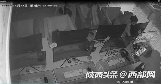 莲湖分局便衣侦查大队民警在中心现场监控中发现了嫌疑人作案的身影。